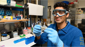Shayan Kaveh in the Genomic Variation Laboratory